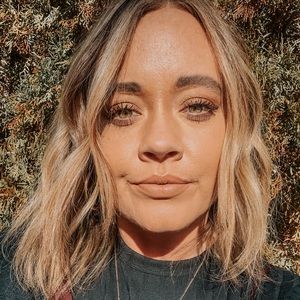 Meet your Posher, Emilee